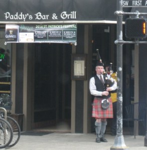 StPatricksDayBagPiper